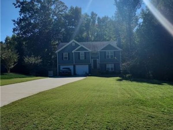 8771 Moss Hill Drive , Clermont, GA 30527