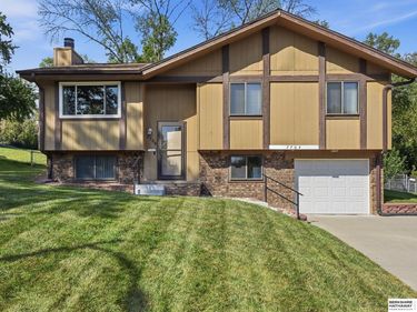 7704 S 76th Avenue, La Vista, NE 68128