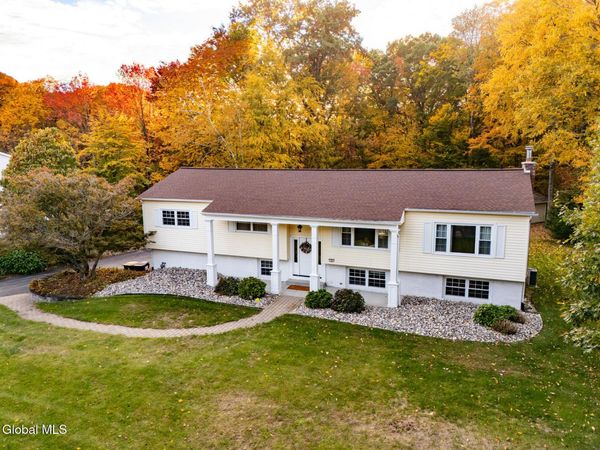 10 Sweet Brier Drive, Ballston Lake, NY 12019