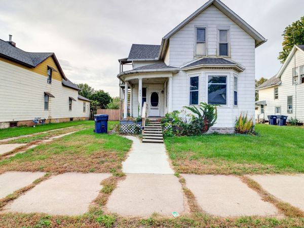 335 6th Avenue N, Clinton, IA 52732