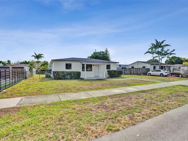 10100 SW 38th Ter , Miami, FL 33165