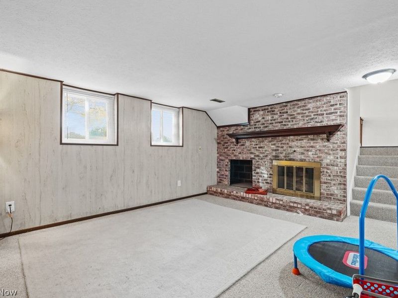 5523 Meadow Wood Boulevard , Lyndhurst, OH 44124 Photo 12