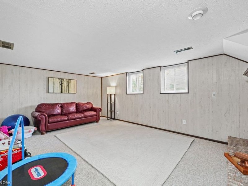 5523 Meadow Wood Boulevard , Lyndhurst, OH 44124 Photo 13