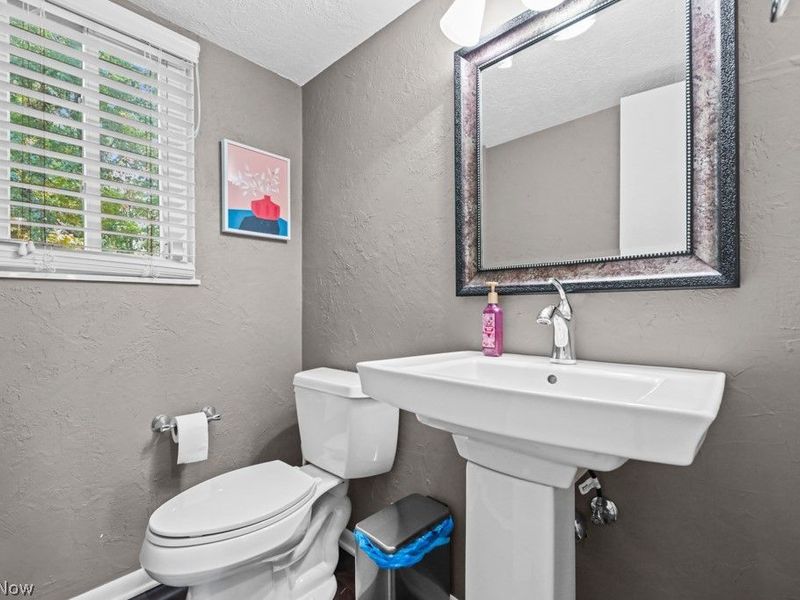 5523 Meadow Wood Boulevard , Lyndhurst, OH 44124 Photo 14