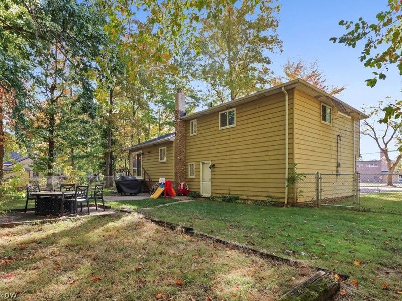 5523 Meadow Wood Boulevard , Lyndhurst, OH 44124 Photo 22