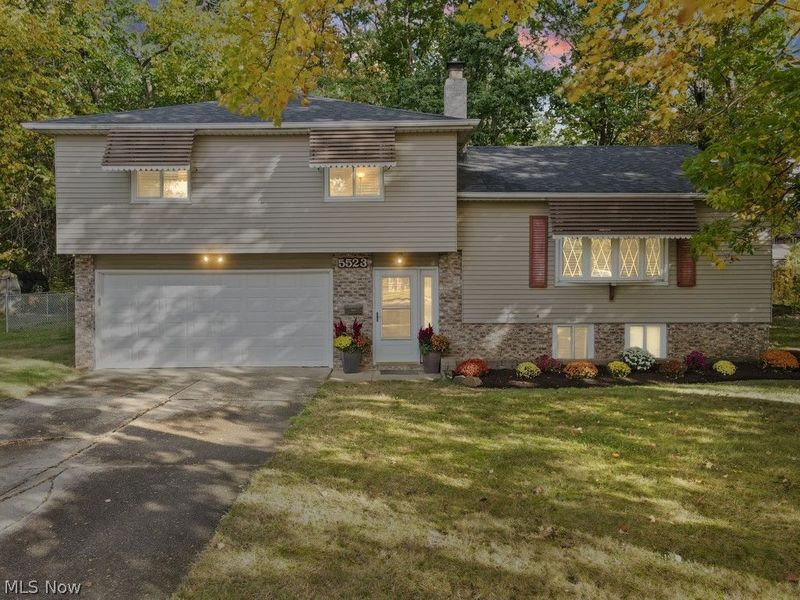 5523 Meadow Wood Boulevard , Lyndhurst, OH 44124 Photo 28
