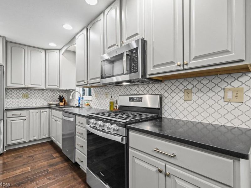 5523 Meadow Wood Boulevard , Lyndhurst, OH 44124 Photo 7