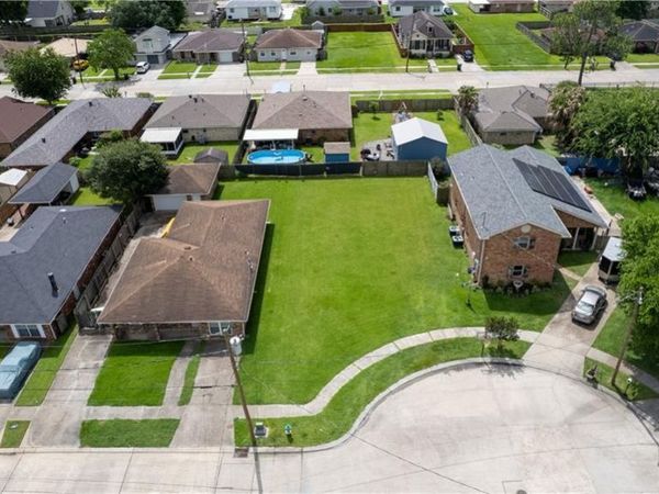 3301 CHARLES Court , Chalmette, LA 70043