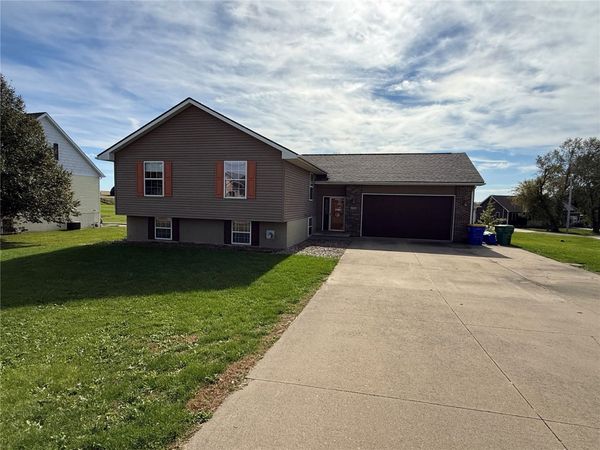 125 6th Avenue W, Walford, IA 52351