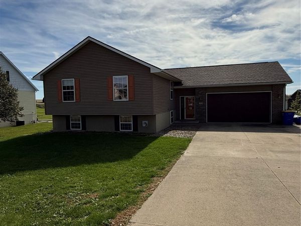 125 6th Avenue W, Walford, IA 52351