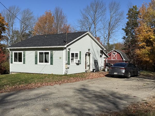 19 Pinkham Street , Lincoln, ME 04457
