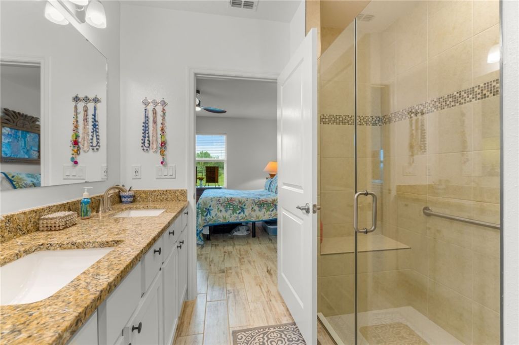5975 Red Maple Manor, Vero Beach, FL 32966 Photo