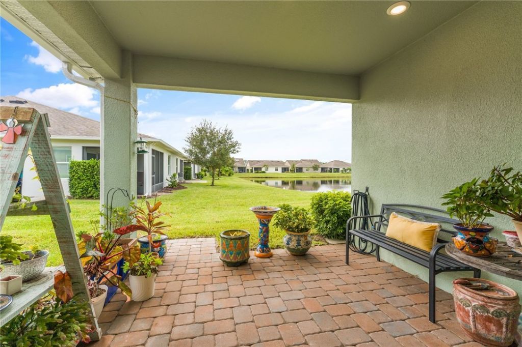 5975 Red Maple Manor, Vero Beach, FL 32966 Photo