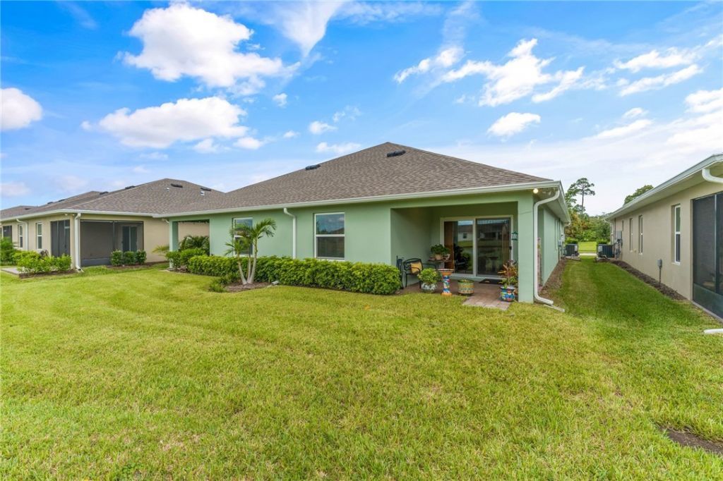 5975 Red Maple Manor, Vero Beach, FL 32966 Photo