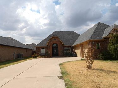 2607 SW 69th St, Lawton, OK 73505