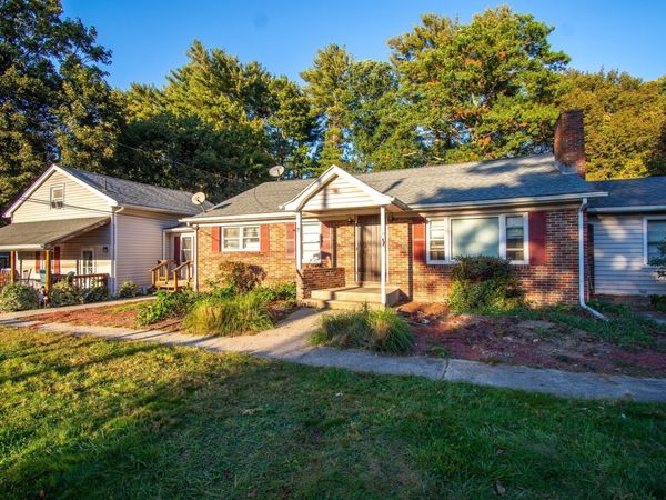 92 Worcester Rd, Webster, MA 01657