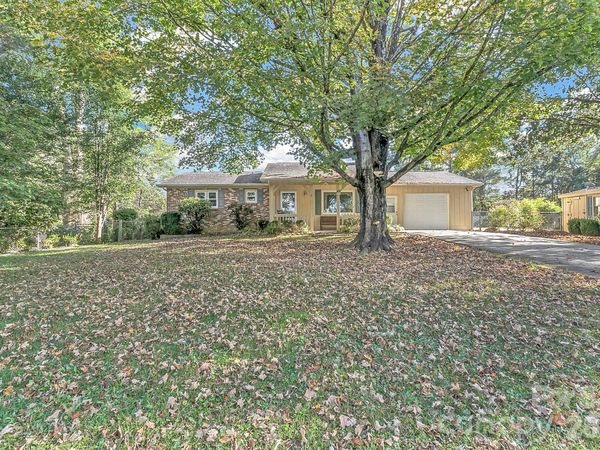1 Dewberry Lane , Hendersonville, NC 28792