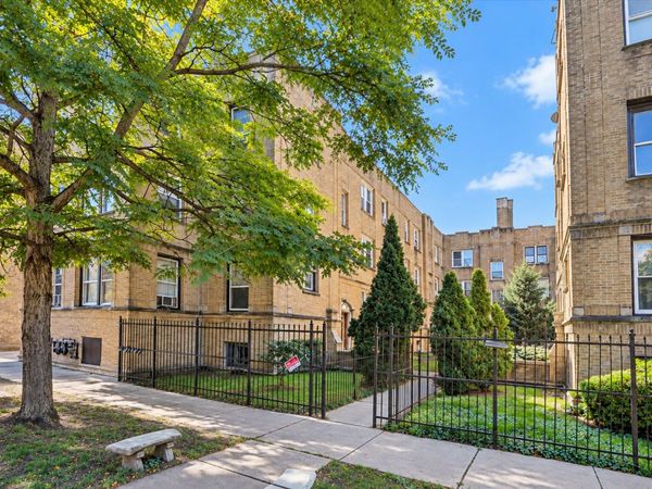 1703 W Wallen Avenue, Unit 1C, Chicago, IL 60626