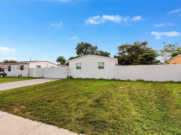 1331 N 69th Way , Hollywood, FL 33024