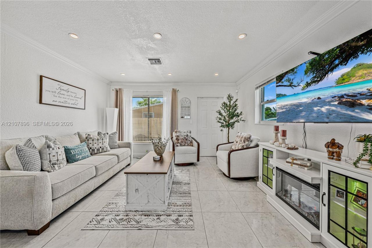 1331 N 69th Way , Hollywood, FL 33024 Photo