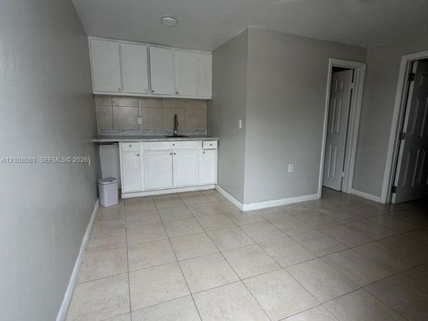 10430 NW 35th Pl , unit 2, Miami, FL 33147