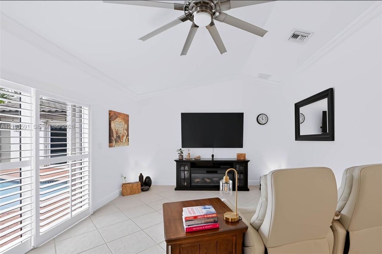 415 SW 200th Ter, Pembroke Pines, FL 33029 Photo