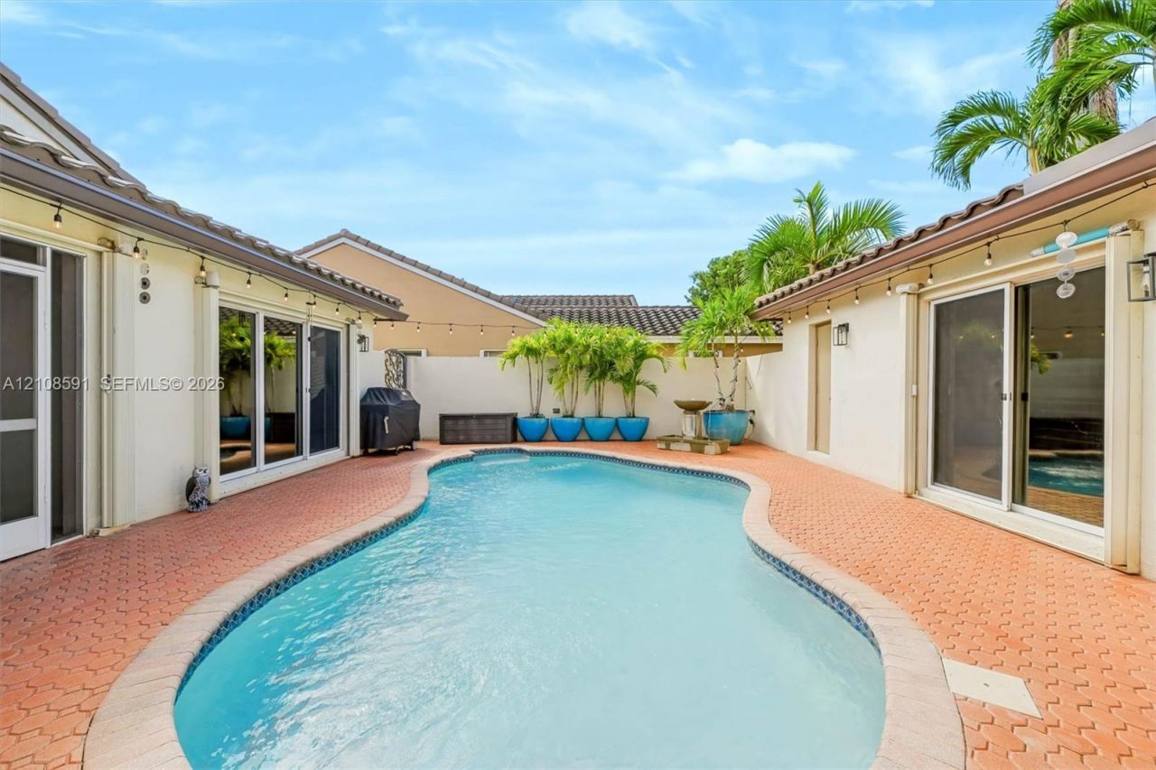 415 SW 200th Ter , Pembroke Pines, FL 33029 Photo