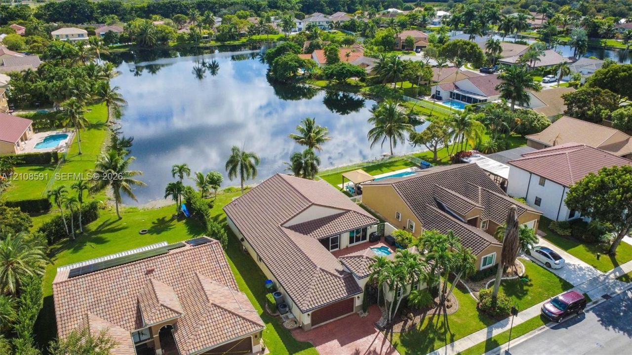 415 SW 200th Ter, Pembroke Pines, FL 33029 Photo