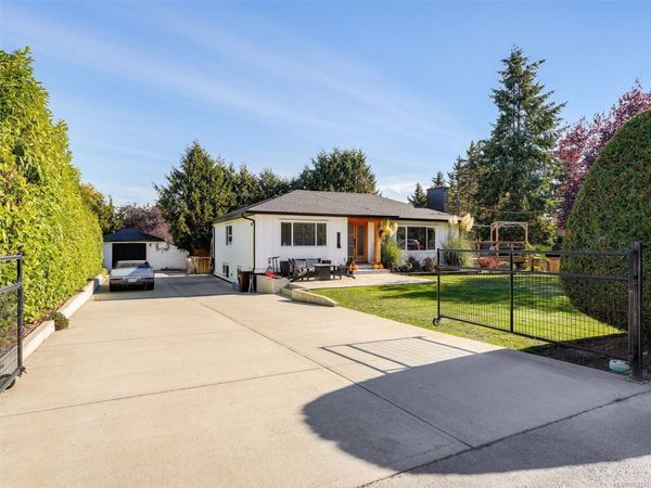 7949 East Saanich Rd , Central Saanich, BC V0S 1M0
