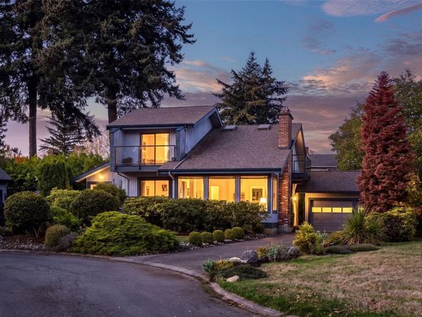 4246 Maimie Pl , Saanich, BC V8N 5T4