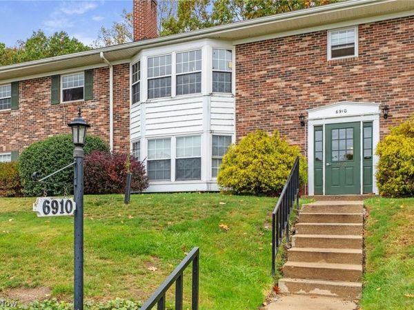 6910 Carriage Hill Drive , Unit 204, Brecksville, OH 44141