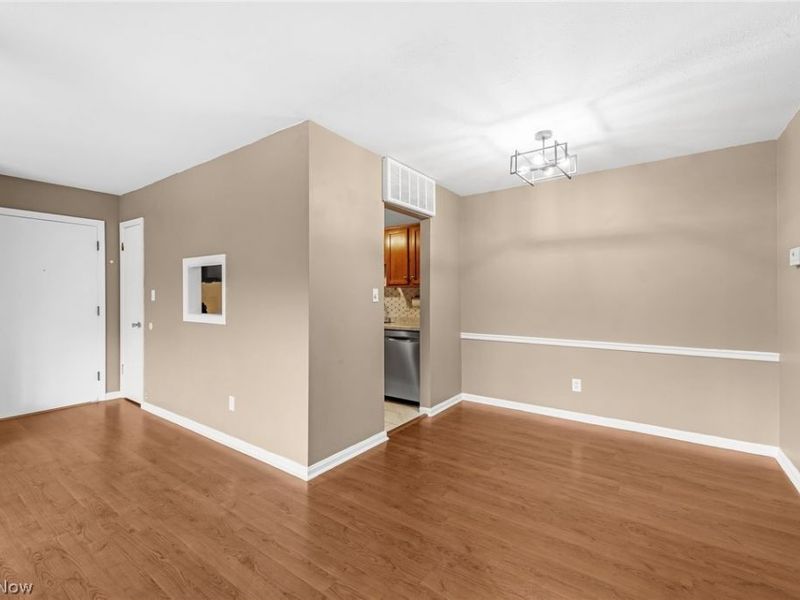 6910 Carriage Hill Drive, Unit 204, Brecksville, OH 44141 Photo 10