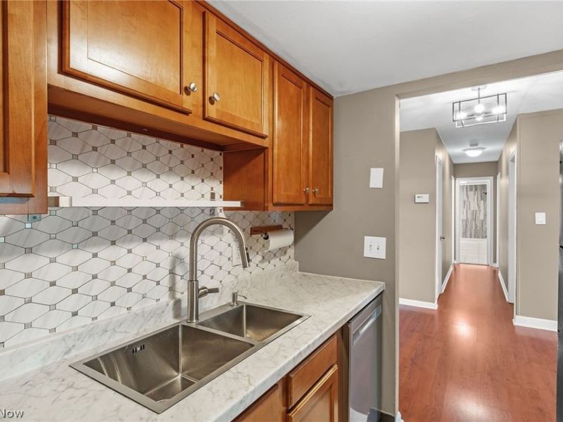 6910 Carriage Hill Drive, Unit 204, Brecksville, OH 44141 Photo 14