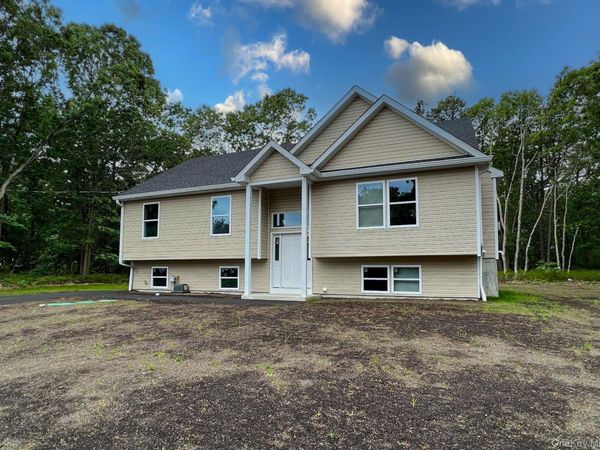 56 Aspen Drive , Mastic Beach, NY 11951