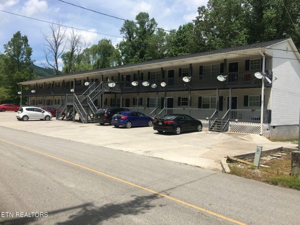 204 Ridenour Lane, Jacksboro, TN 37757