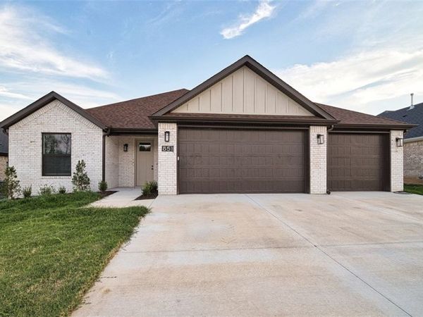 851 E Buchanan Street, Prairie Grove, AR 72753