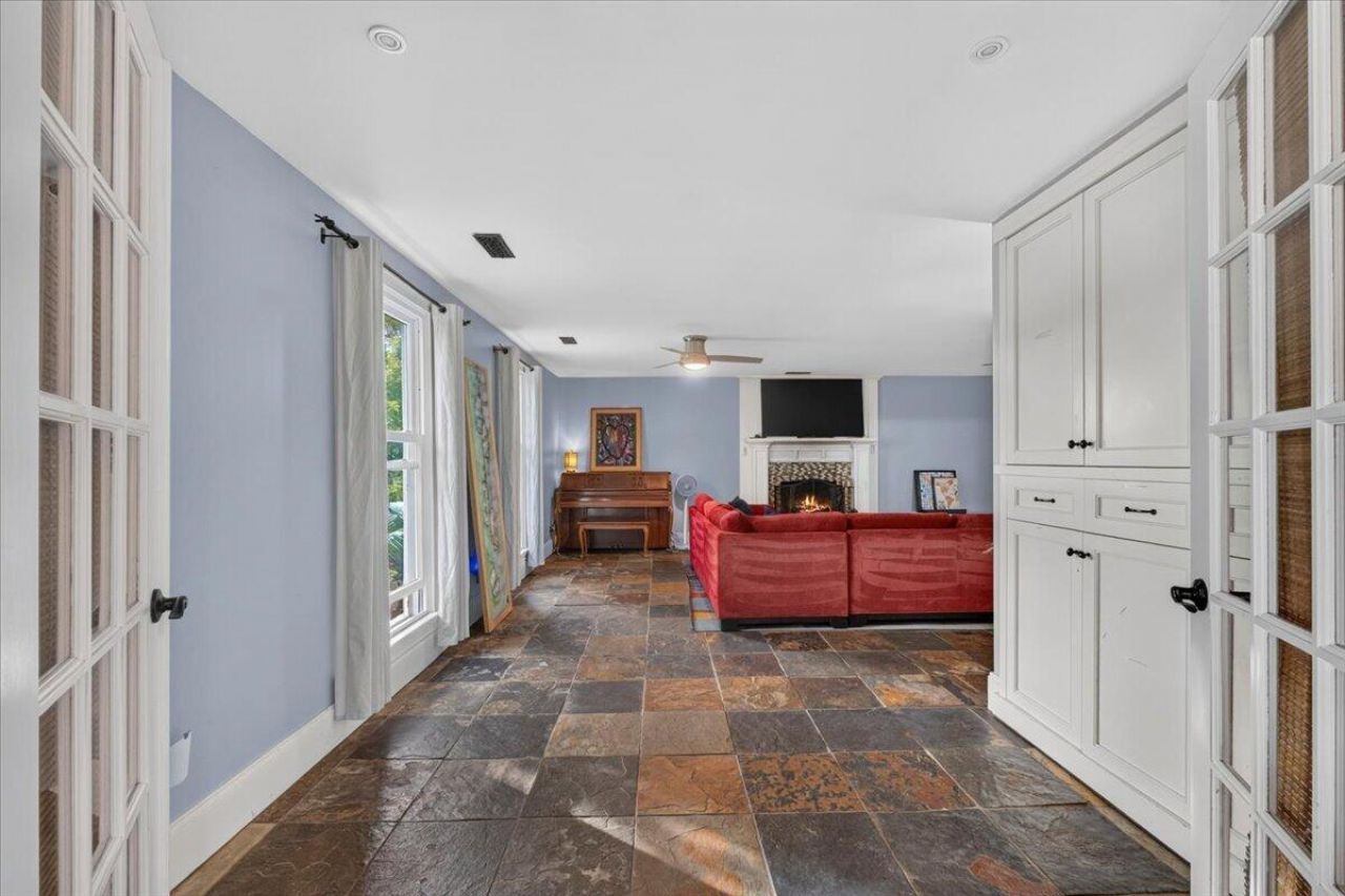 4651 Highway 165 Photo 7