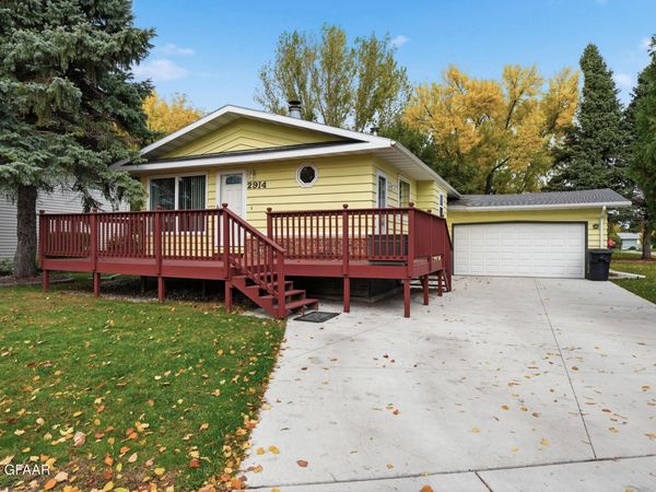 2914 SHADOW Road , Grand Forks, ND 58201