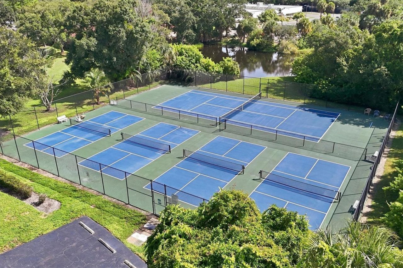 753 Oakview Drive , Bradenton, FL 34210 Photo