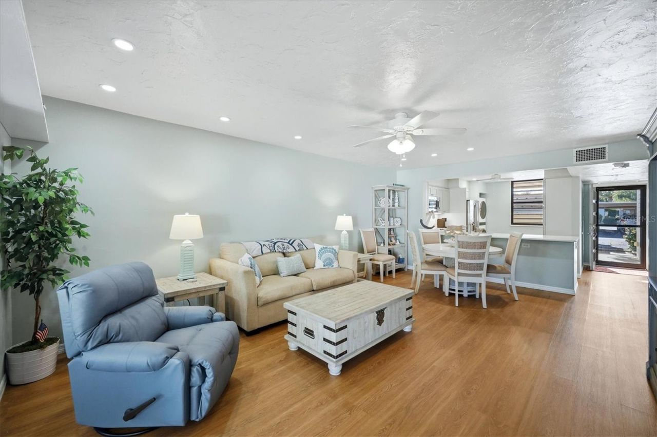 753 Oakview Drive , Bradenton, FL 34210 Photo