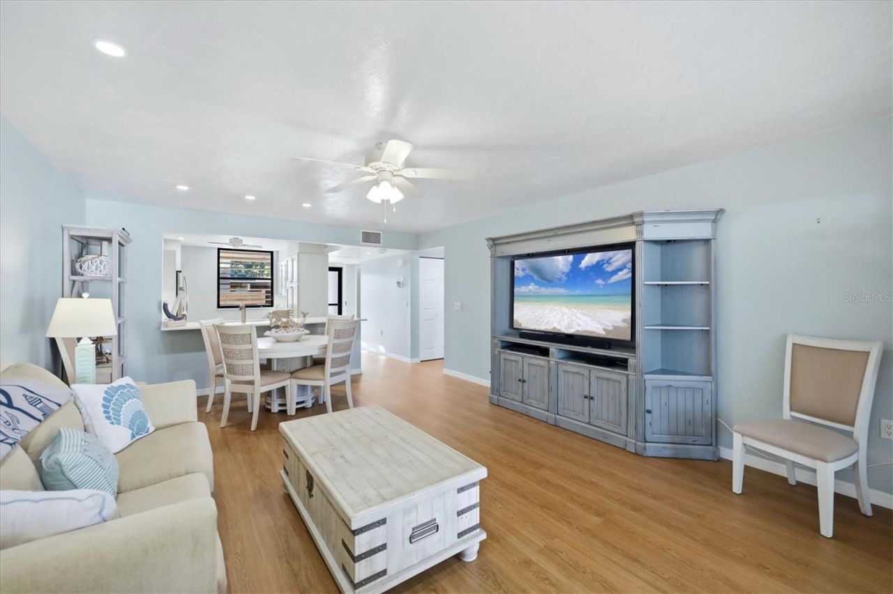 753 Oakview Drive , Bradenton, FL 34210 Photo