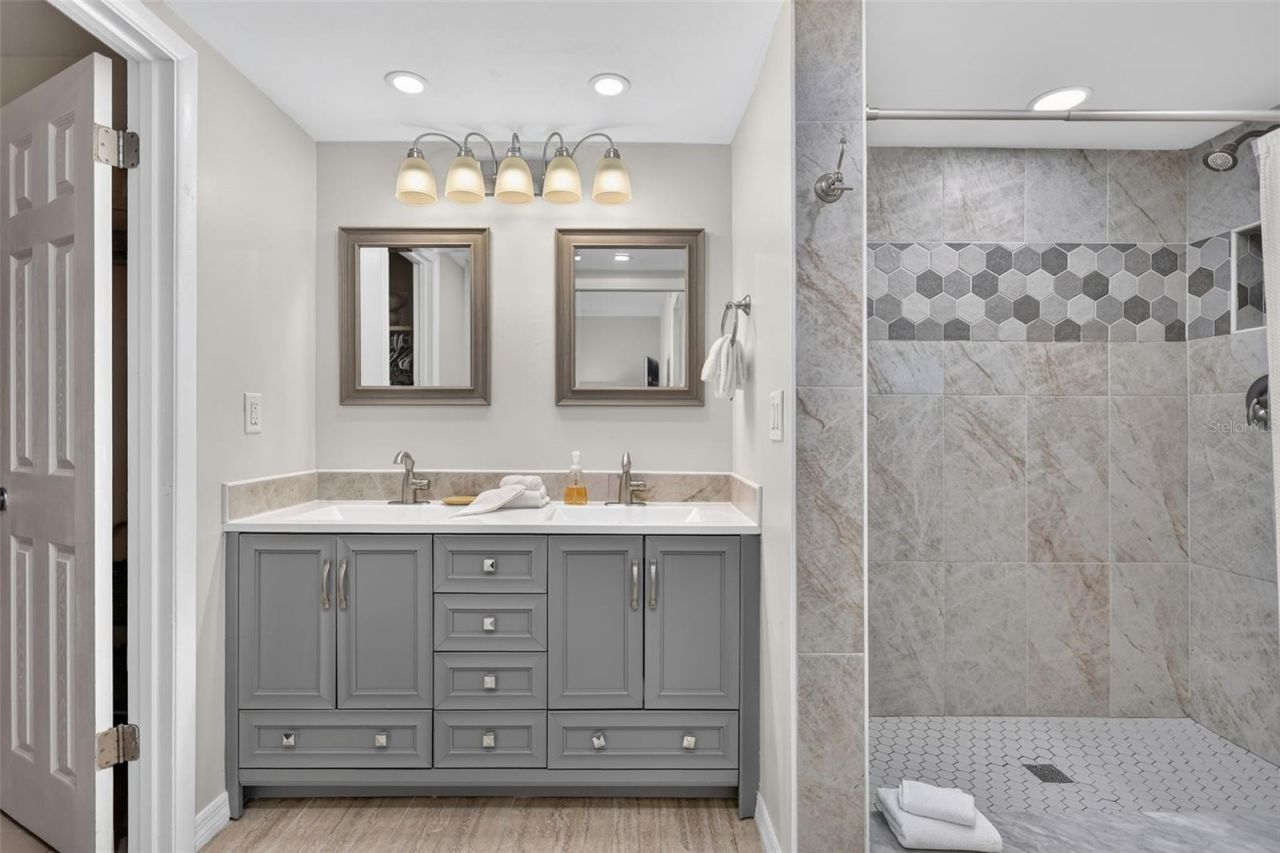 6157 Midnight Pass Road, Unit E53, Sarasota, FL 34242 Photo