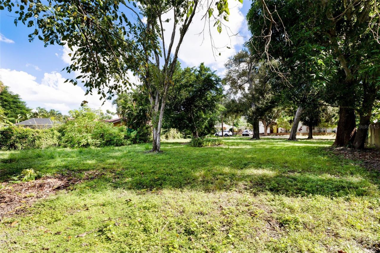 2423 Hickory Avenue, Sarasota, FL 34234 Photo