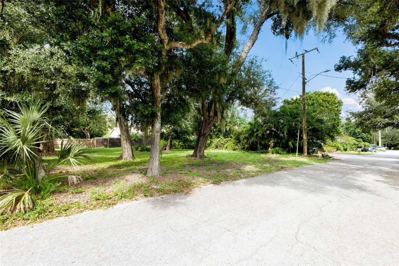 2423 Hickory Avenue, Sarasota, FL 34234 Photo