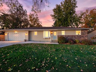 911 Neal Avenue SW, Hutchinson, MN 55350