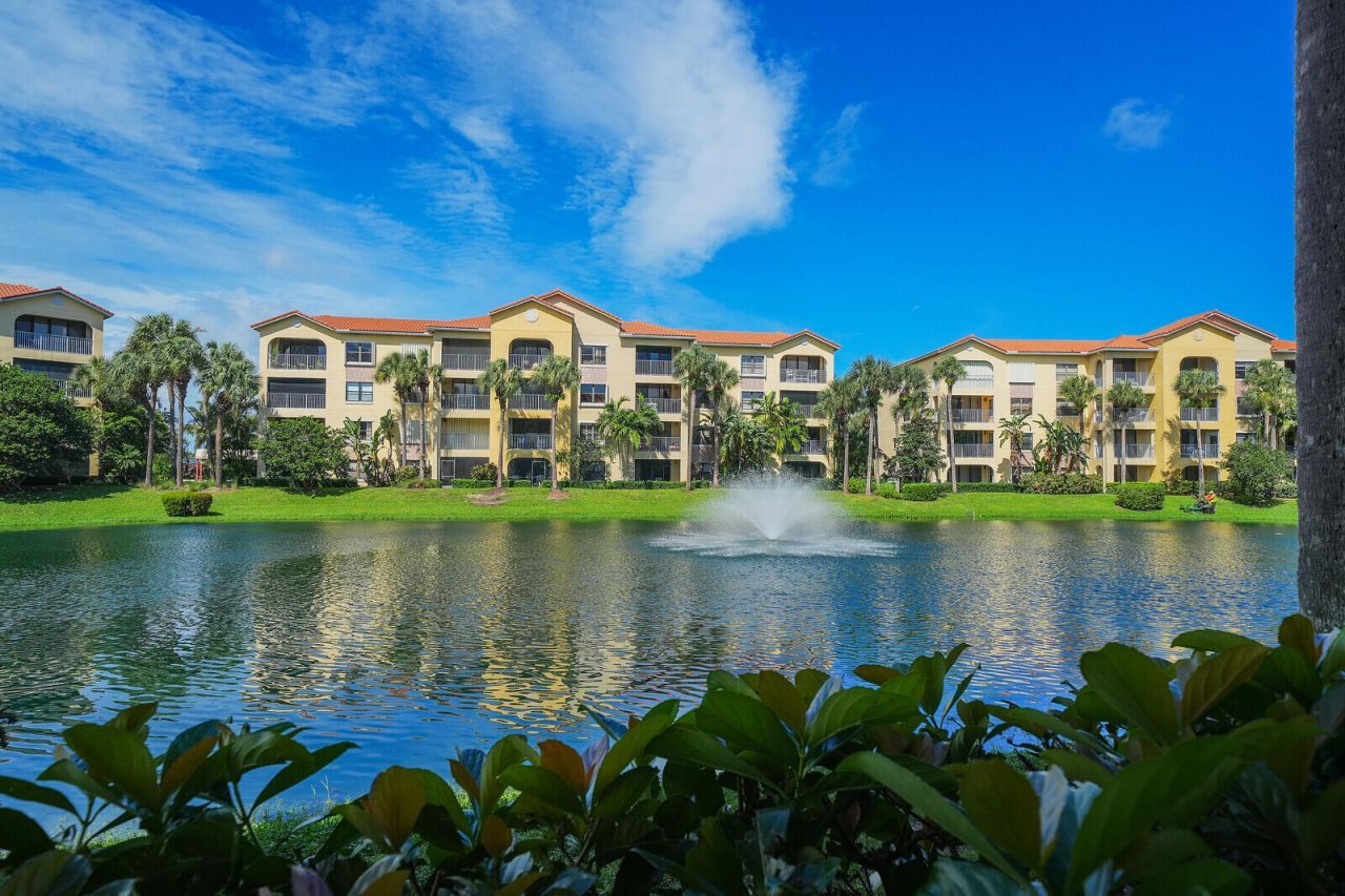 400 Uno Lago Drive, Unit 103, Juno Beach, FL 33408 Photo