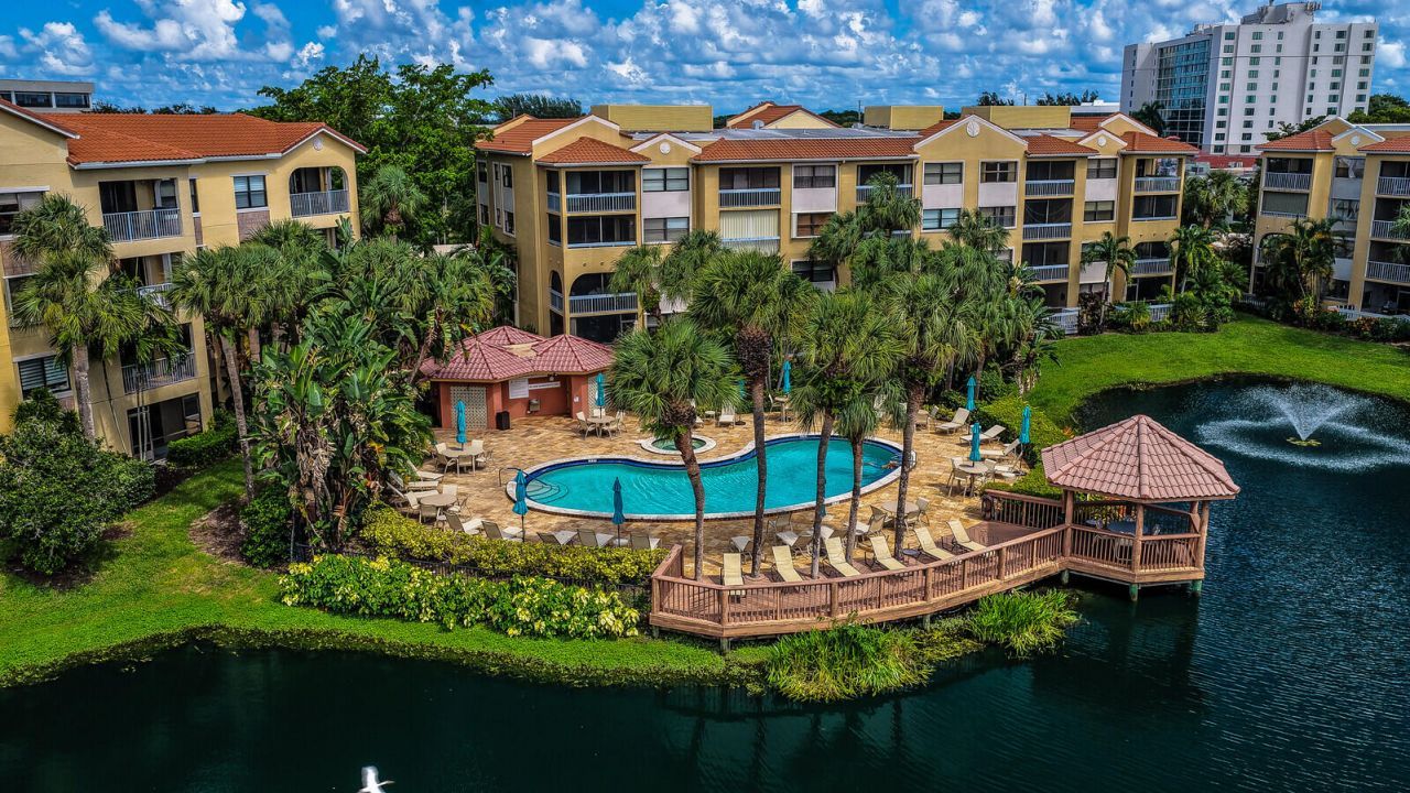 400 Uno Lago Drive, Unit 103, Juno Beach, FL 33408 Photo
