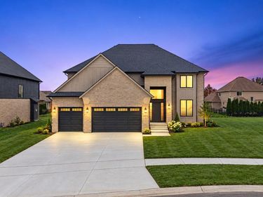 16968 Pienza Drive , Macomb Township, Mi 48042
