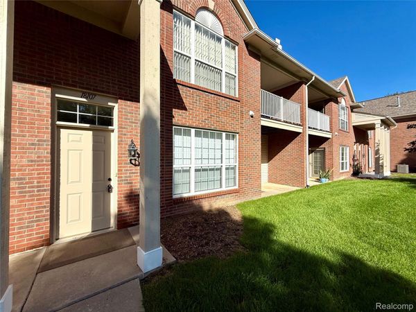 18107 Chesapeake Circle , Commerce Township, Mi 48390