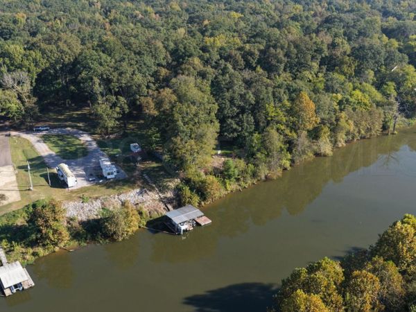 776 Moores Creek Road, Columbus, MS 39701